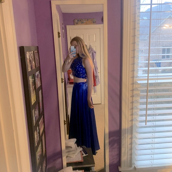 Prom dress - Picture 2 of 8